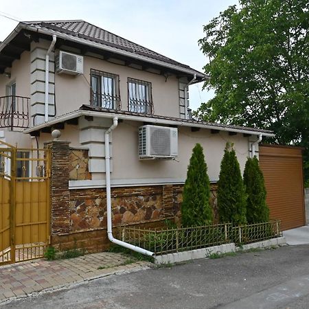 Bright And Cozy Home With Personal Terrace Kišiněv Exteriér fotografie