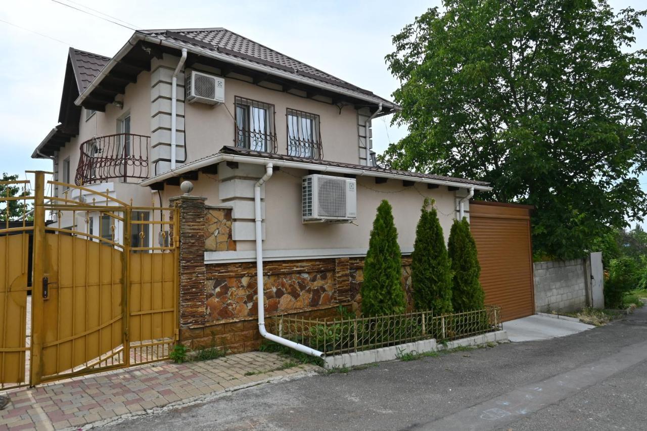 Bright And Cozy Home With Personal Terrace Kišiněv Exteriér fotografie