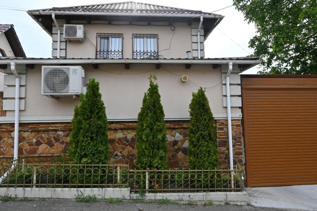 Bright And Cozy Home With Personal Terrace Kišiněv Exteriér fotografie